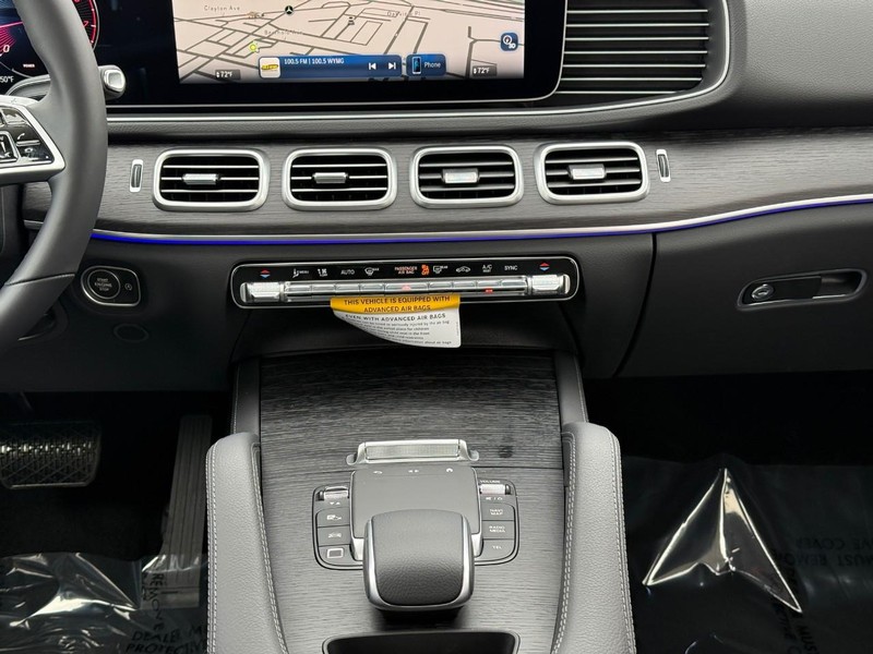 Mercedes-Benz GLE Vehicle Full-screen Gallery Image 9