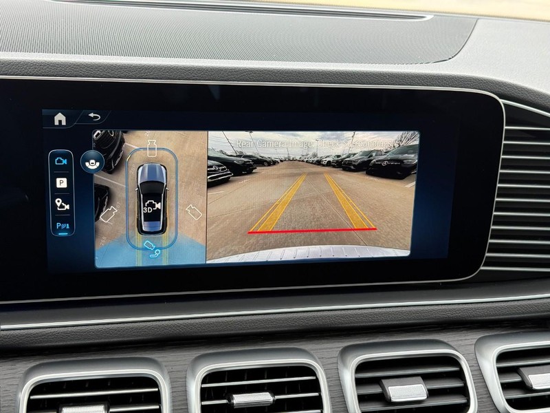 Mercedes-Benz GLE Vehicle Full-screen Gallery Image 18