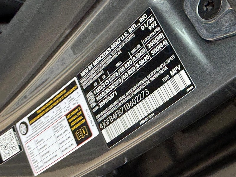 Mercedes-Benz GLE Vehicle Full-screen Gallery Image 19