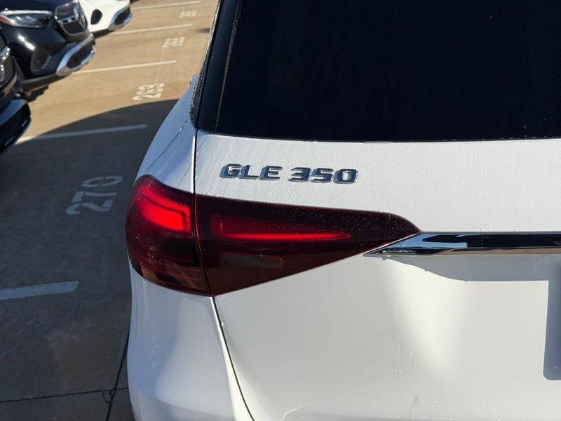 Mercedes-Benz GLE Vehicle Full-screen Gallery Image 4