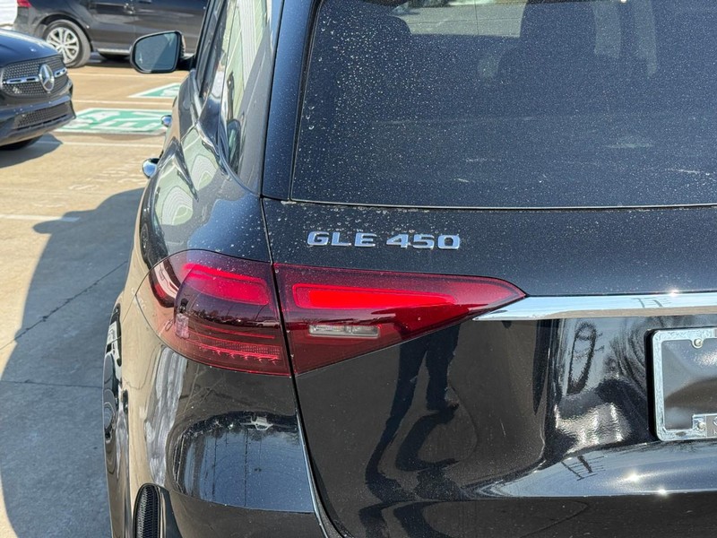 Mercedes-Benz GLE Vehicle Full-screen Gallery Image 4