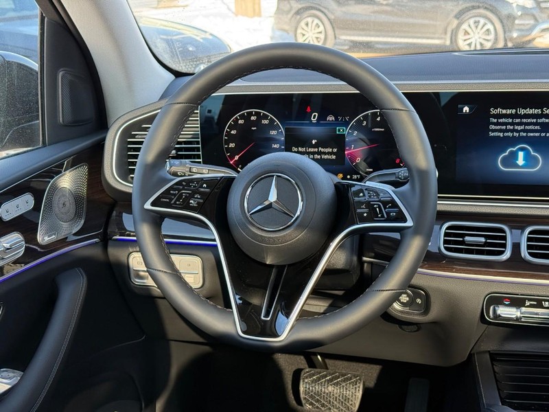 Mercedes-Benz GLE Vehicle Full-screen Gallery Image 9