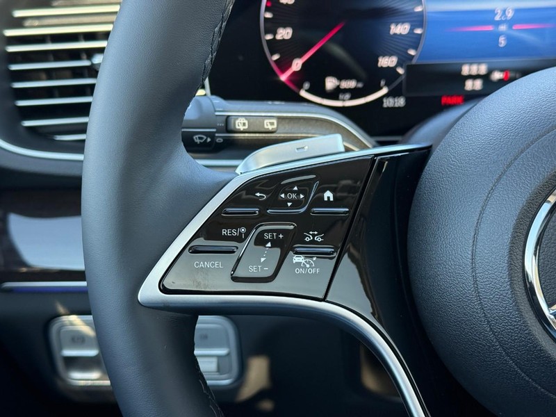 Mercedes-Benz GLE Vehicle Full-screen Gallery Image 20