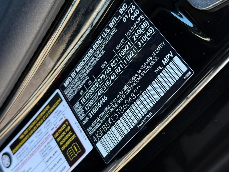 Mercedes-Benz GLE Vehicle Full-screen Gallery Image 22