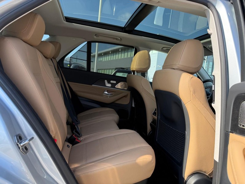 Mercedes-Benz GLE Vehicle Full-screen Gallery Image 7