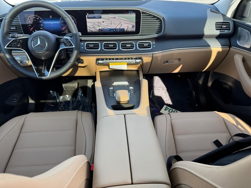 Mercedes-Benz GLE Vehicle Full-screen Gallery Image 8