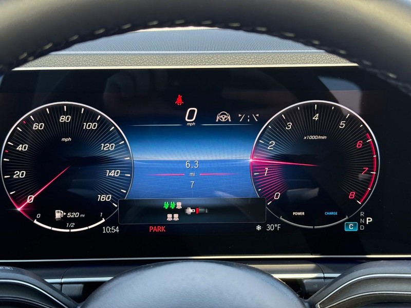 Mercedes-Benz GLE Vehicle Full-screen Gallery Image 20