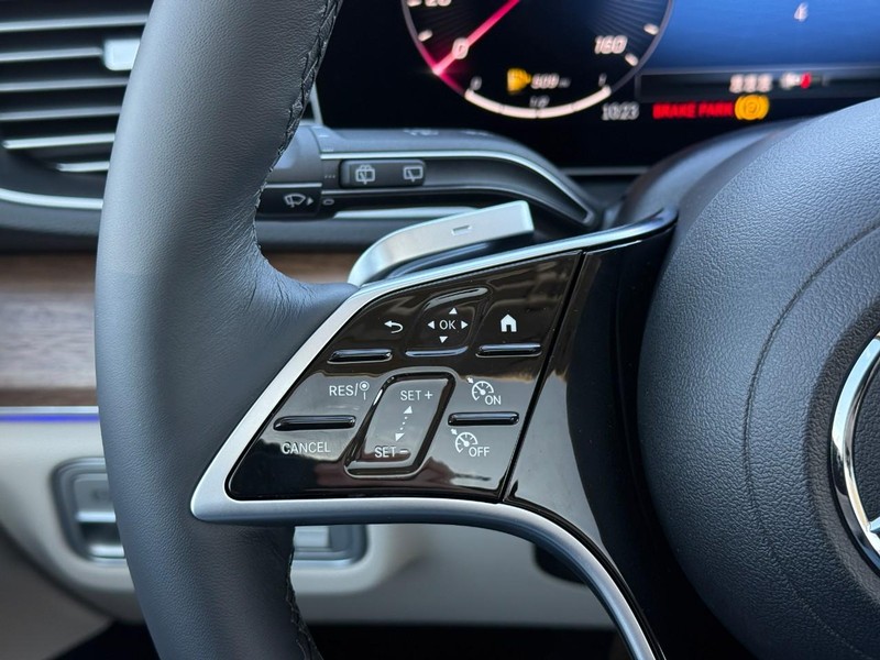 Mercedes-Benz GLE Vehicle Full-screen Gallery Image 19