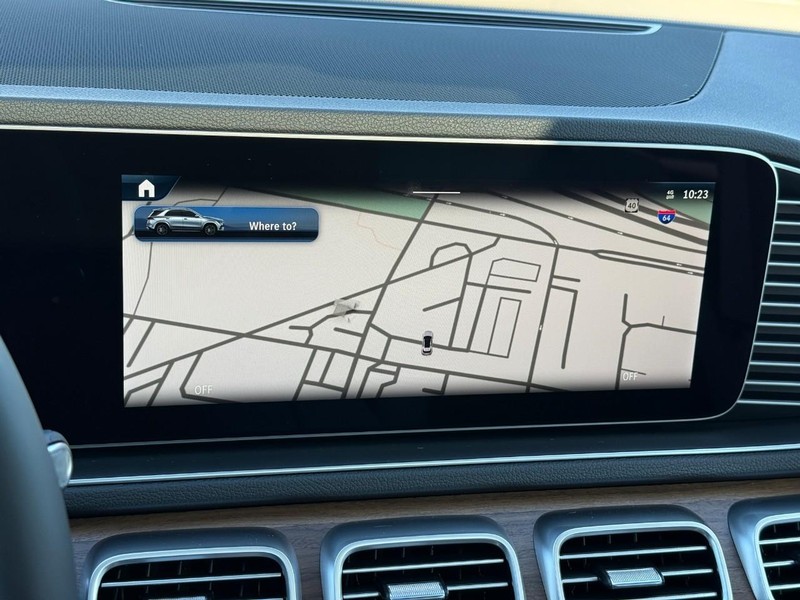 Mercedes-Benz GLE Vehicle Full-screen Gallery Image 21