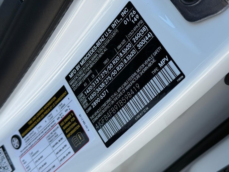 Mercedes-Benz GLE Vehicle Full-screen Gallery Image 22