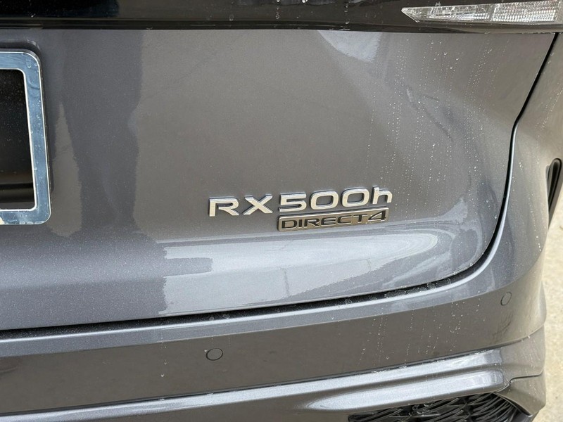 Lexus RX Vehicle Full-screen Gallery Image 9