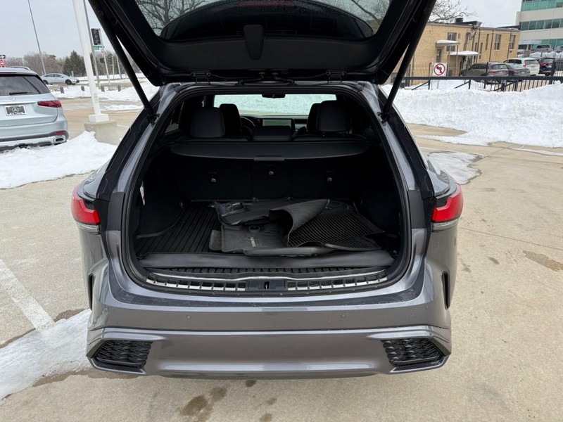 Lexus RX Vehicle Full-screen Gallery Image 10