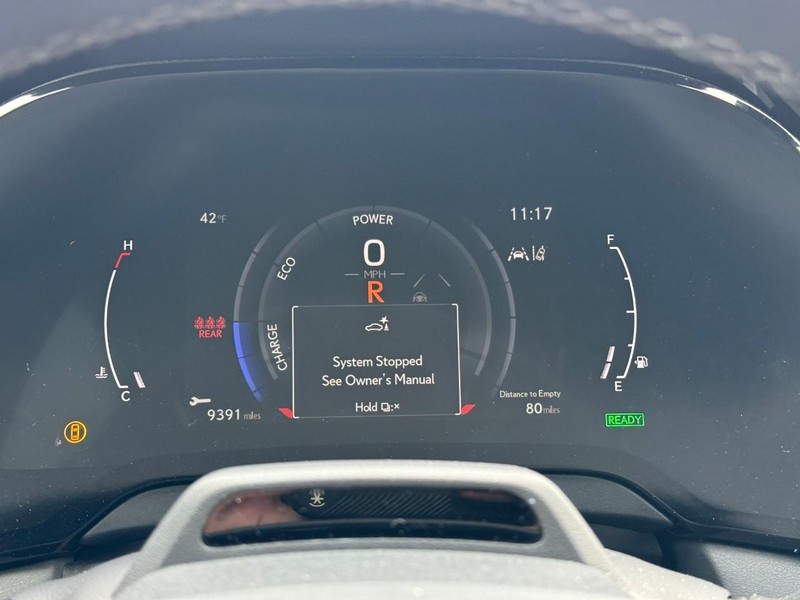 Lexus RX Vehicle Full-screen Gallery Image 23