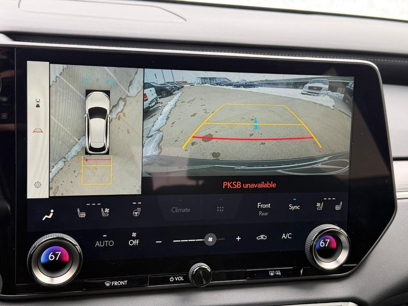 Lexus RX Vehicle Full-screen Gallery Image 24