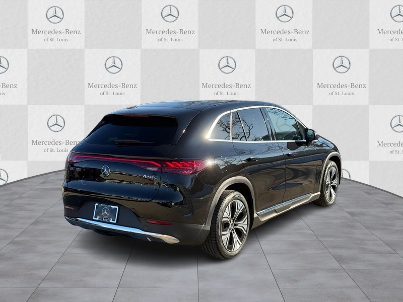 Mercedes-Benz EQE Vehicle Full-screen Gallery Image 03