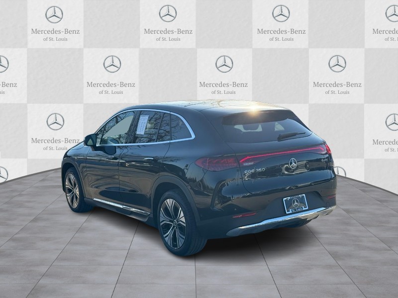 Mercedes-Benz EQE Vehicle Full-screen Gallery Image 04