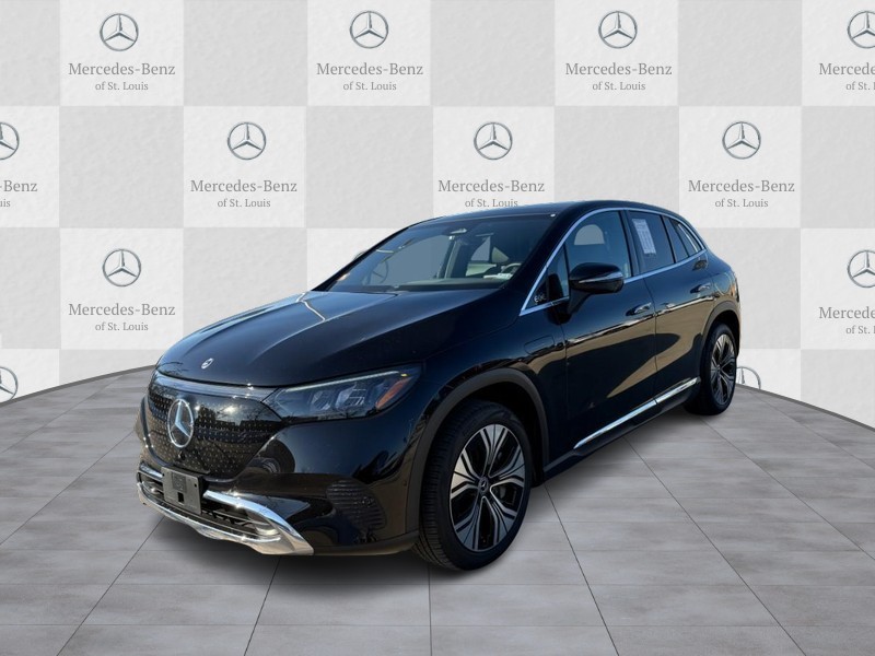 Mercedes-Benz EQE Vehicle Full-screen Gallery Image 05