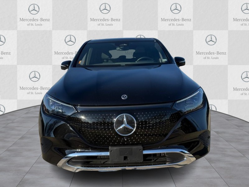 Mercedes-Benz EQE Vehicle Full-screen Gallery Image 07