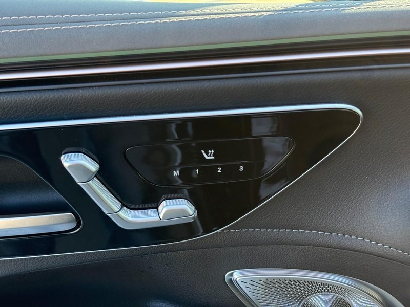 Mercedes-Benz EQE Vehicle Full-screen Gallery Image 20