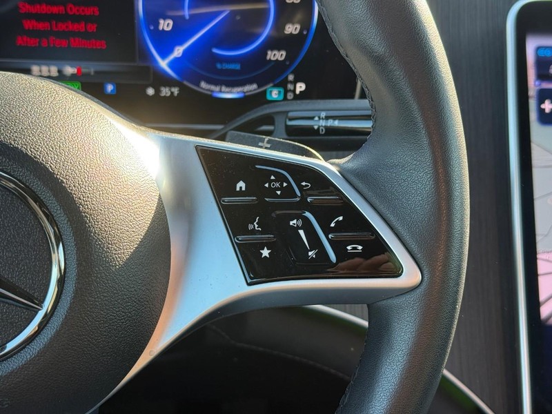 Mercedes-Benz EQE Vehicle Full-screen Gallery Image 24