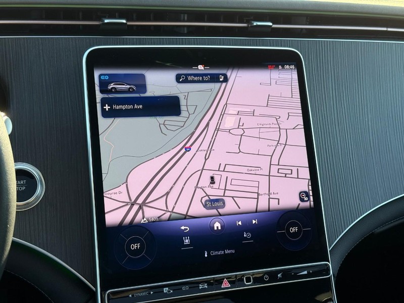 Mercedes-Benz EQE Vehicle Full-screen Gallery Image 26