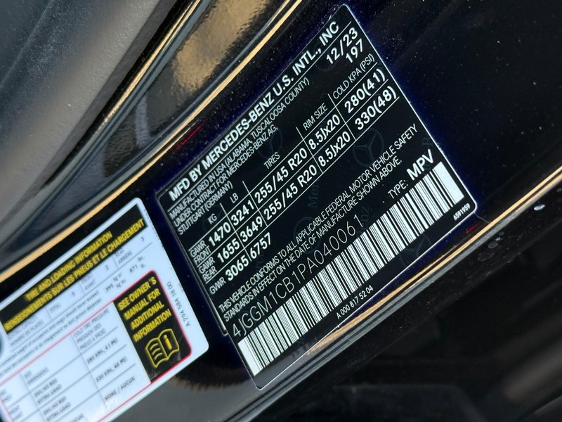 Mercedes-Benz EQE Vehicle Full-screen Gallery Image 28