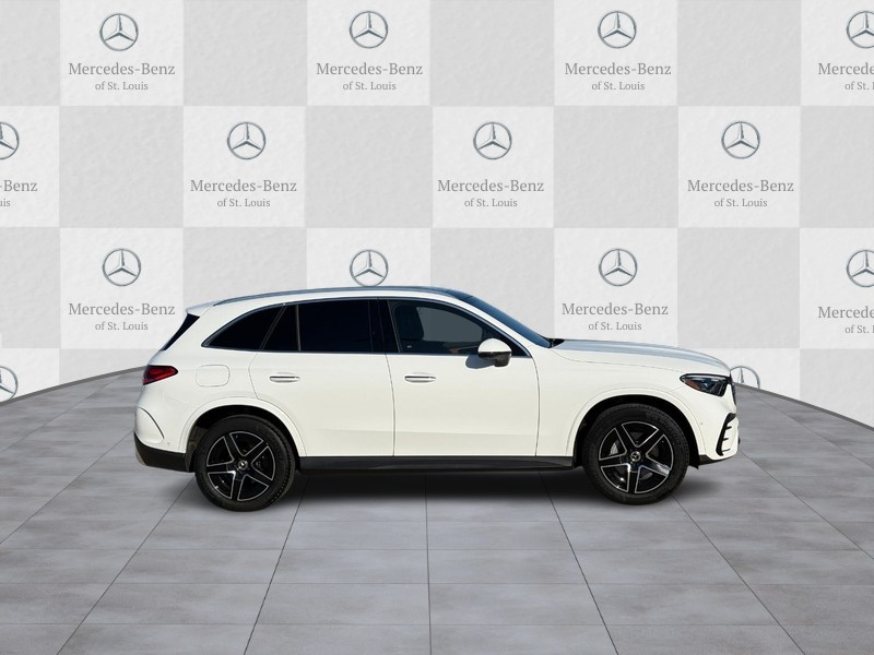 Mercedes-Benz GLC Vehicle Full-screen Gallery Image 2