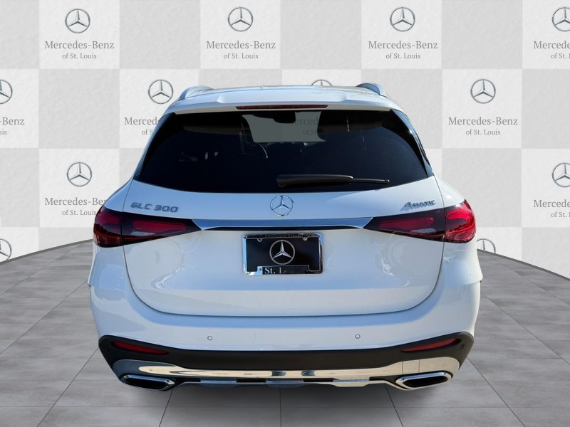 Mercedes-Benz GLC Vehicle Full-screen Gallery Image 6