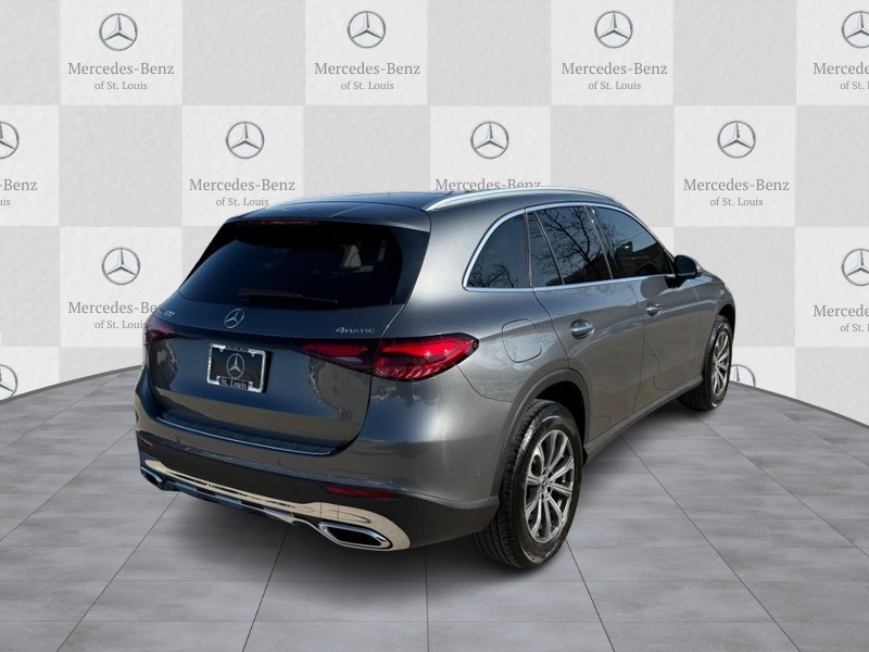 Mercedes-Benz GLC Vehicle Full-screen Gallery Image 3