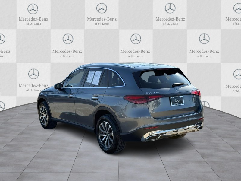 Mercedes-Benz GLC Vehicle Full-screen Gallery Image 4