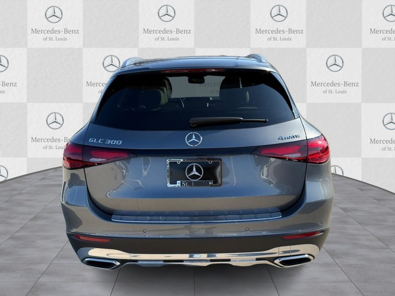 Mercedes-Benz GLC Vehicle Full-screen Gallery Image 6