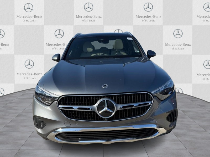 Mercedes-Benz GLC Vehicle Full-screen Gallery Image 7