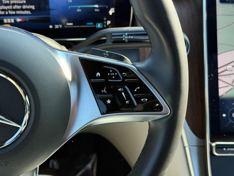 Mercedes-Benz GLC Vehicle Full-screen Gallery Image 23