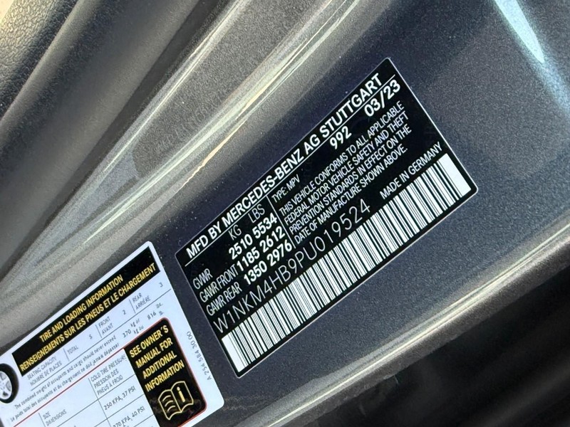 Mercedes-Benz GLC Vehicle Full-screen Gallery Image 26