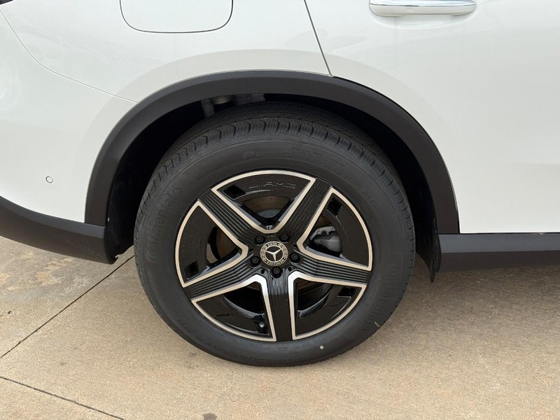 Mercedes-Benz GLC Vehicle Full-screen Gallery Image 6