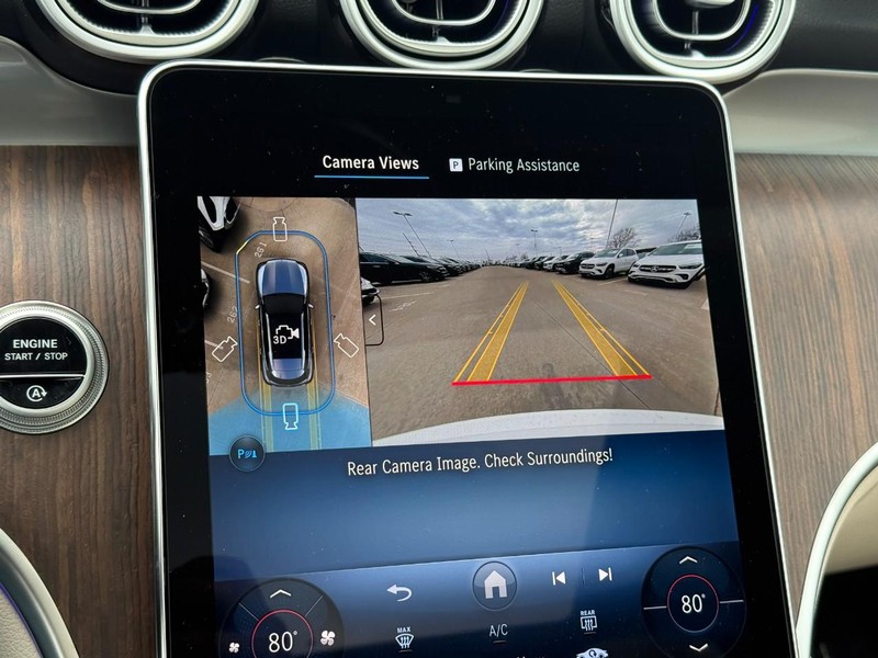 Mercedes-Benz GLC Vehicle Full-screen Gallery Image 19