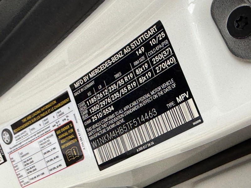 Mercedes-Benz GLC Vehicle Full-screen Gallery Image 20