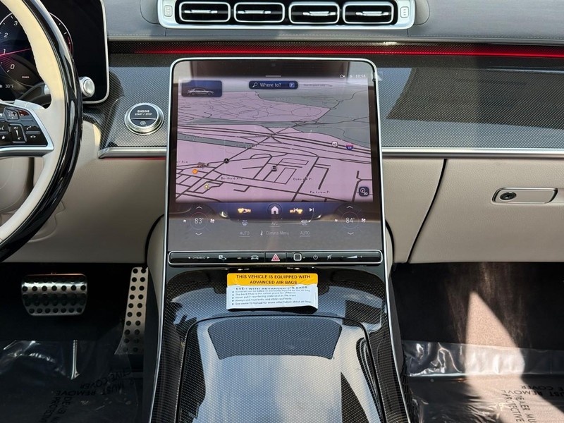 Mercedes-Benz S-Class Vehicle Full-screen Gallery Image 11