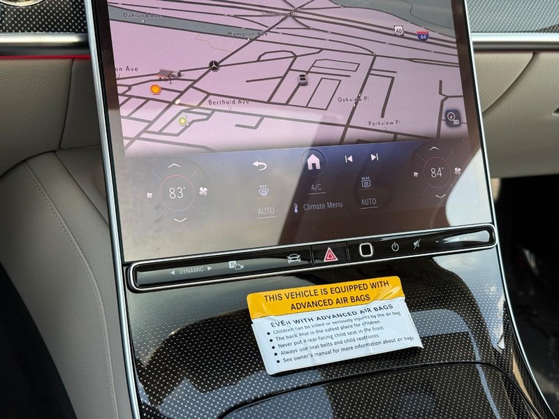 Mercedes-Benz S-Class Vehicle Full-screen Gallery Image 20