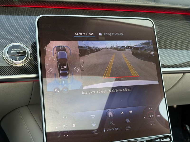 Mercedes-Benz S-Class Vehicle Full-screen Gallery Image 22