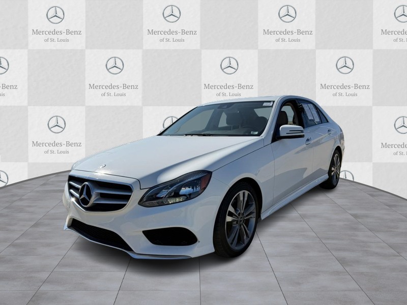 Mercedes-Benz E-Class Vehicle Full-screen Gallery Image 5