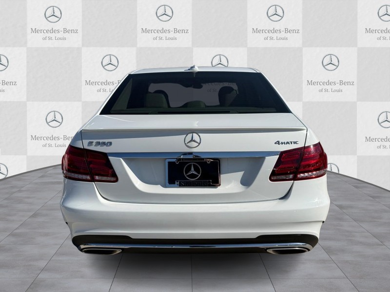 Mercedes-Benz E-Class Vehicle Full-screen Gallery Image 6