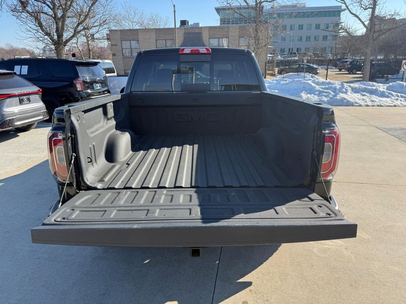 GMC Sierra 1500 Vehicle Full-screen Gallery Image 08