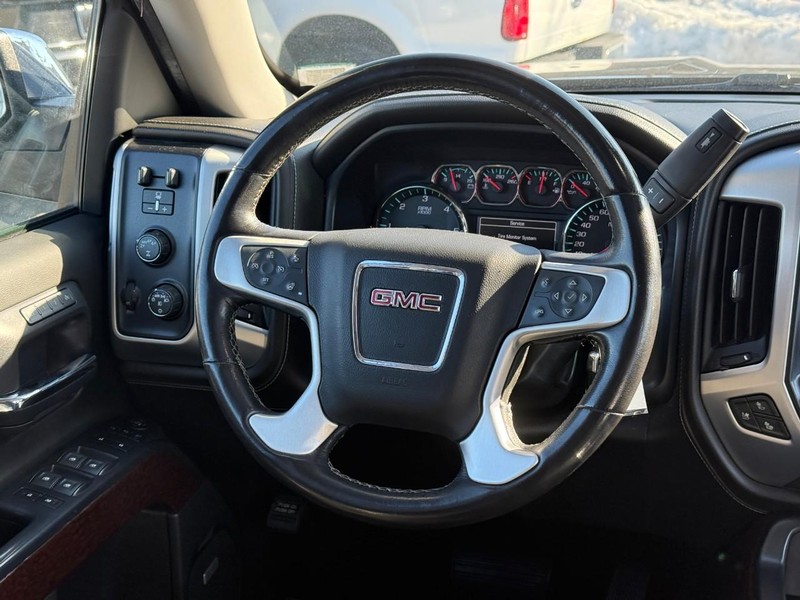 GMC Sierra 1500 Vehicle Full-screen Gallery Image 12