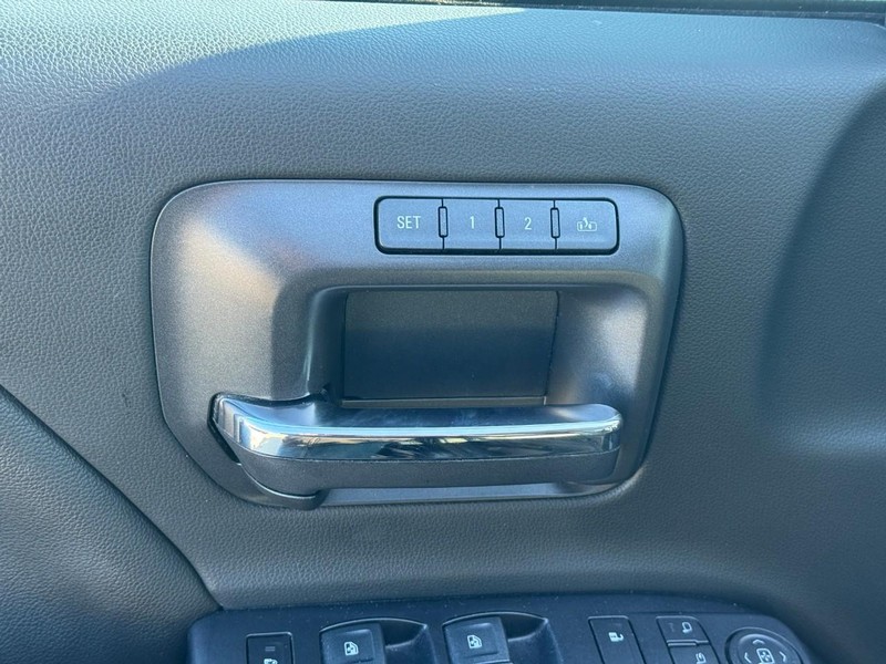 GMC Sierra 1500 Vehicle Full-screen Gallery Image 16