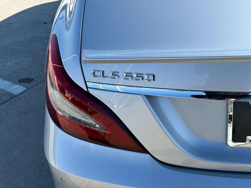 Mercedes-Benz CLS Vehicle Full-screen Gallery Image 10