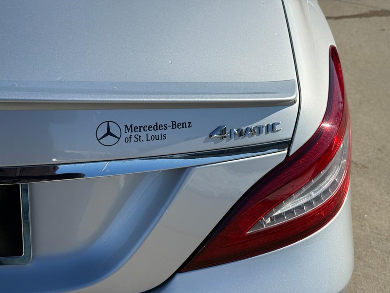 Mercedes-Benz CLS Vehicle Full-screen Gallery Image 11