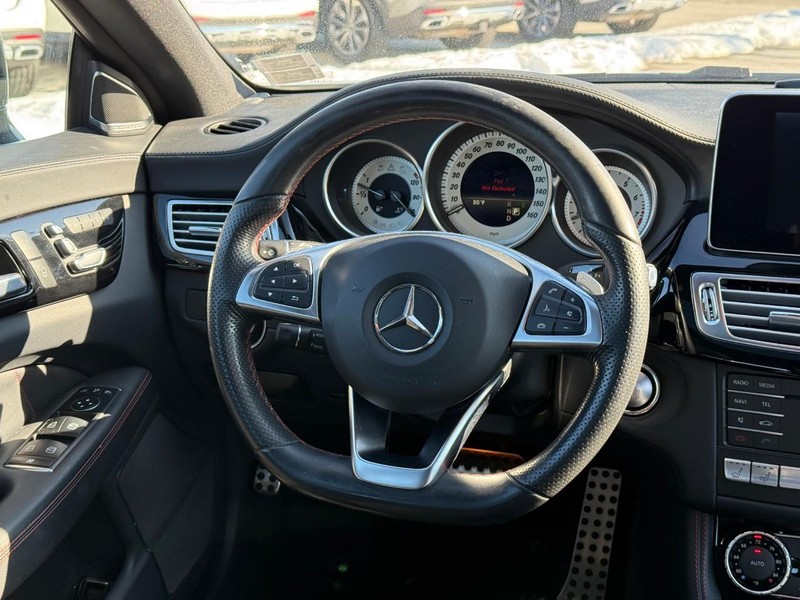 Mercedes-Benz CLS Vehicle Full-screen Gallery Image 14