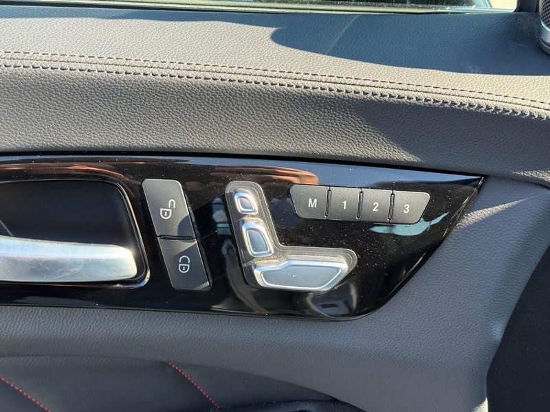 Mercedes-Benz CLS Vehicle Full-screen Gallery Image 18