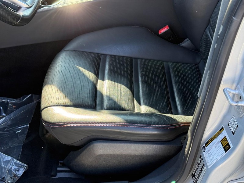 Mercedes-Benz CLS Vehicle Full-screen Gallery Image 19